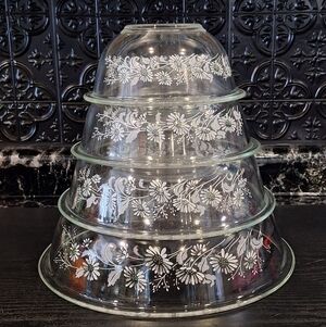 Pyrex Full Set Clear Colonial Mist Mixing Bowls, White Daisy Pyrex Bowls